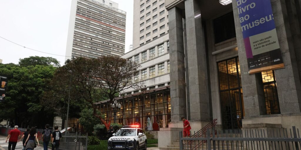 Mulher é presa suspeita de ajudar em roubo de obras