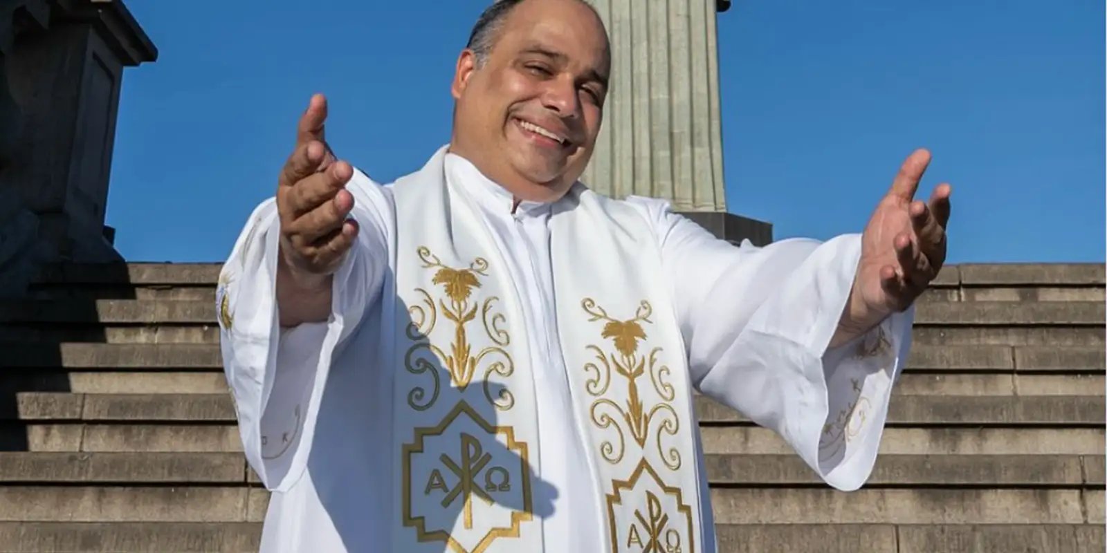 Padre Omar, reitor do Santuário Cristo Redentor, faz show na