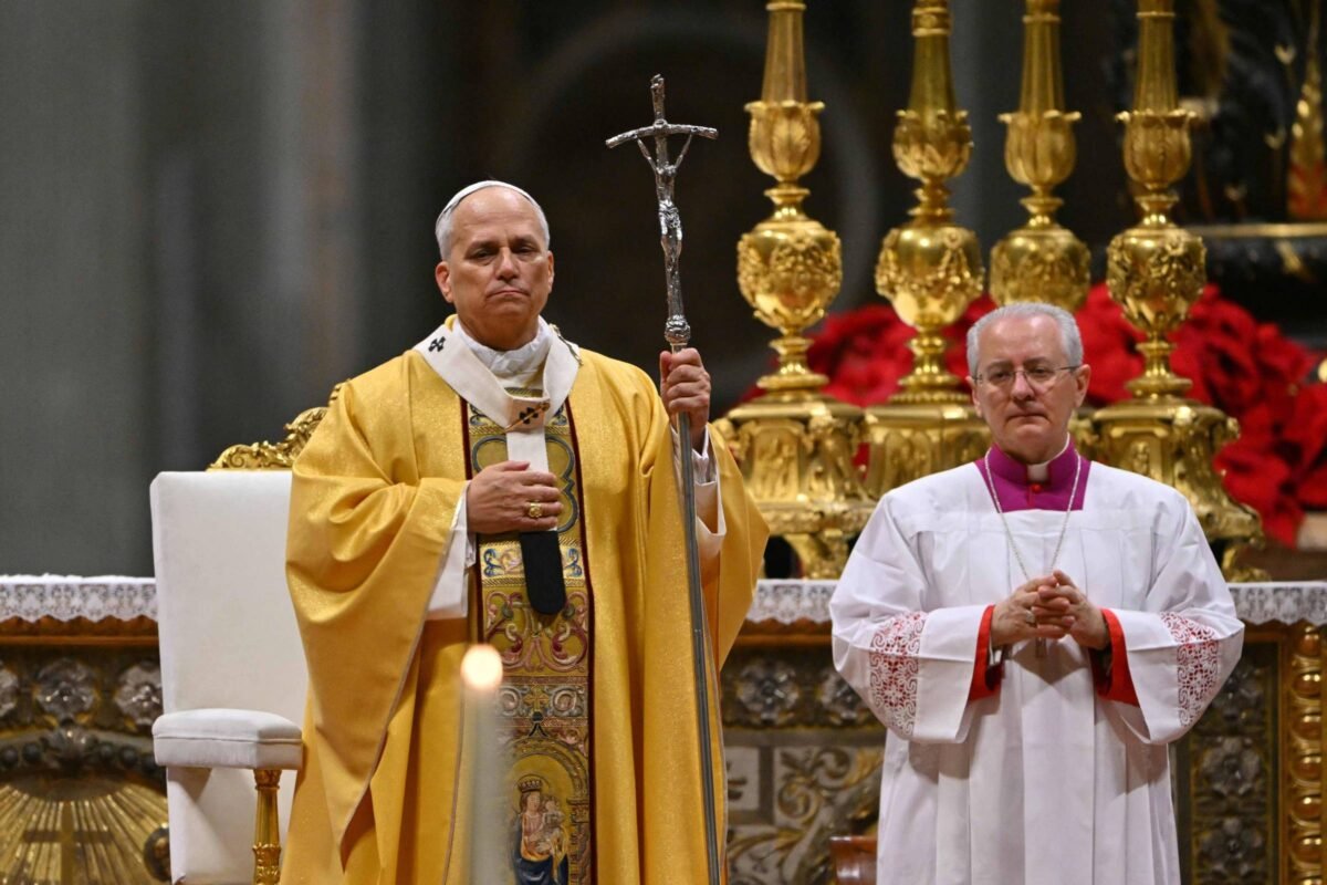 Papa Leão 14 critica ganância em sua 1ª Missa do