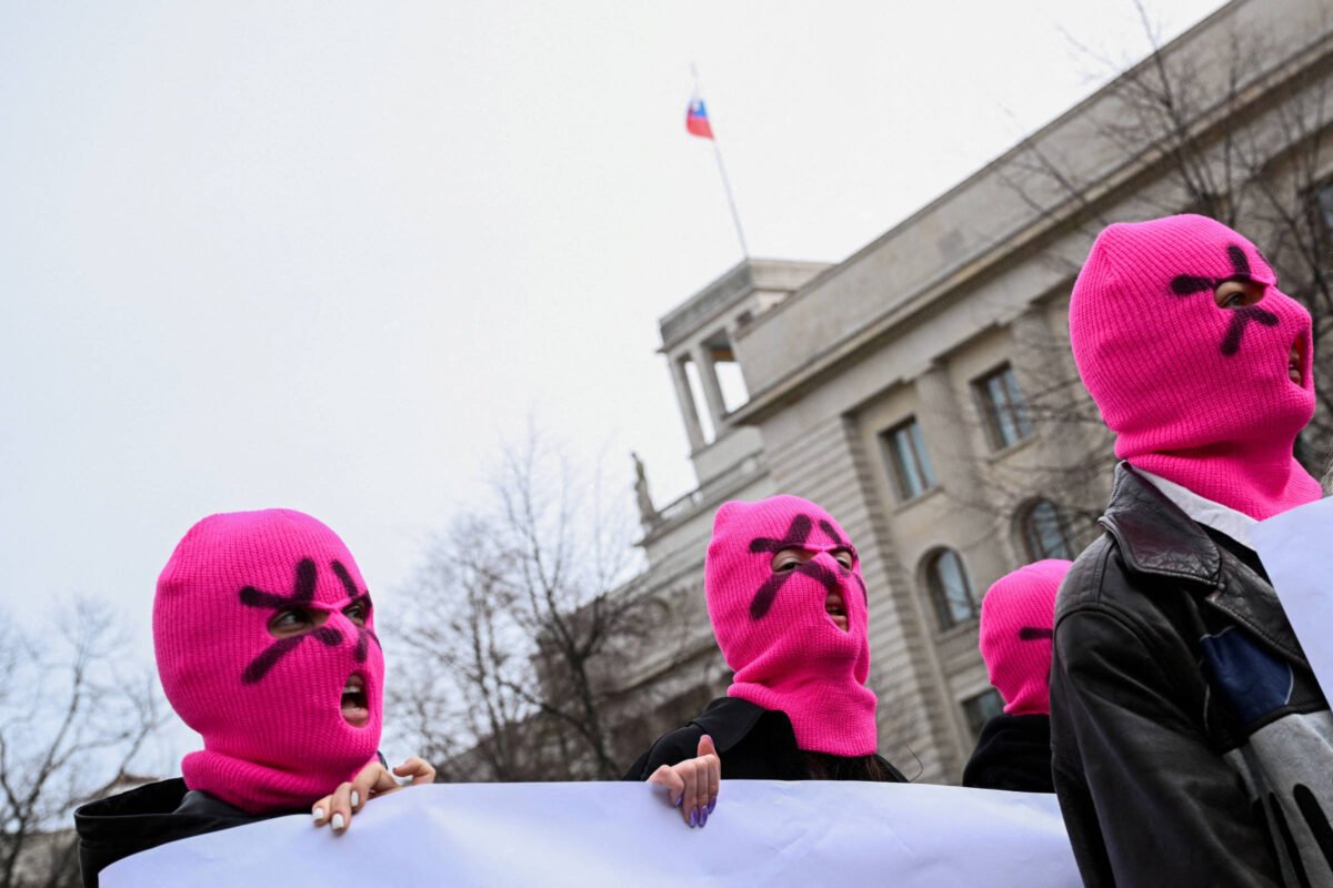 Pussy Riot é declarada organização extremista na Rússia - 15/12/2025