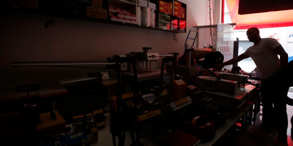 Quatro dias após ventania, SP tem mais de 60 mil