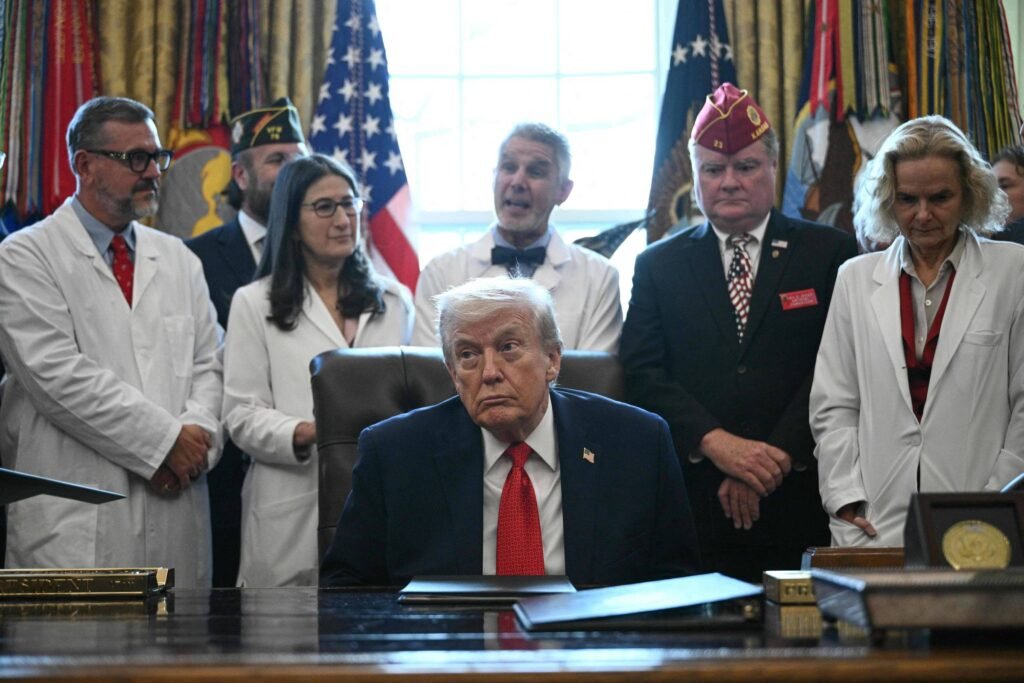 Trump assina 221 decretos e supera primeiro mandato - 23/12/2025