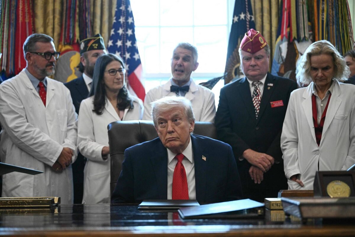 Trump assina 221 decretos e supera primeiro mandato - 23/12/2025