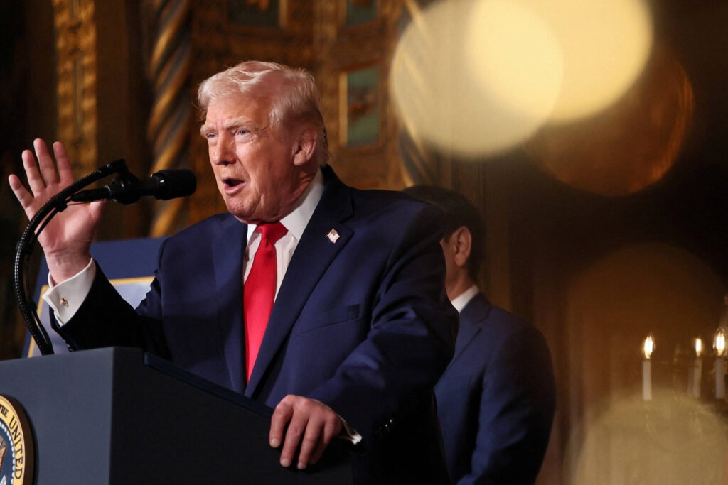 Trump dará bônus para migrantes que deixarem os EUA -