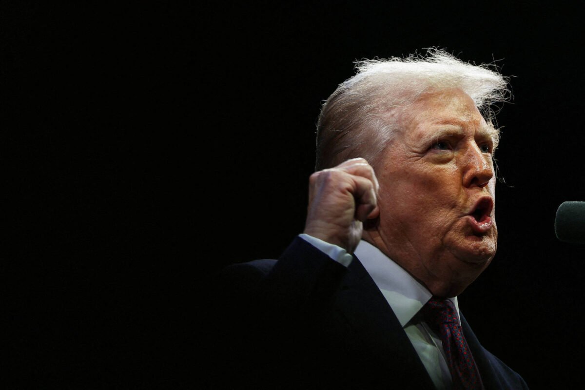 Trump diz que não descarta enviar tropas à Venezuela -