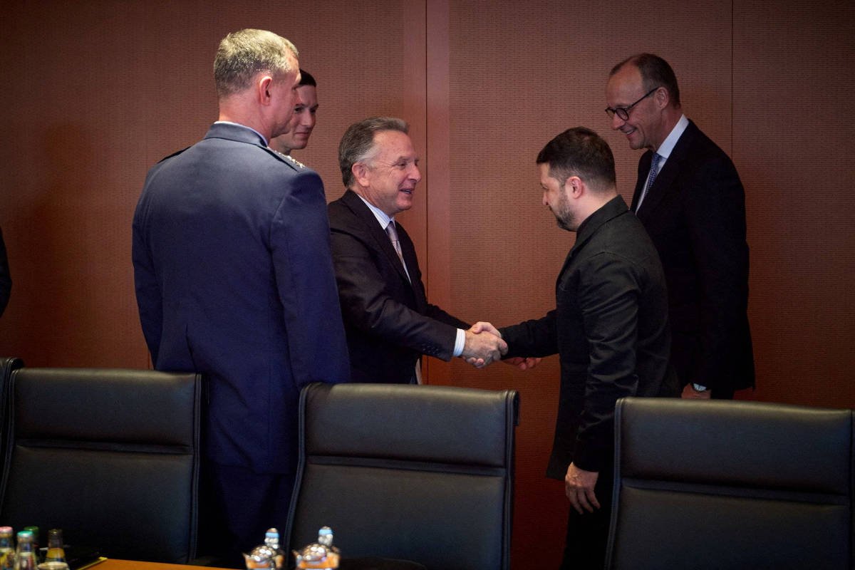 Ucrânia abre mão de aderir à Otan antes de negociação