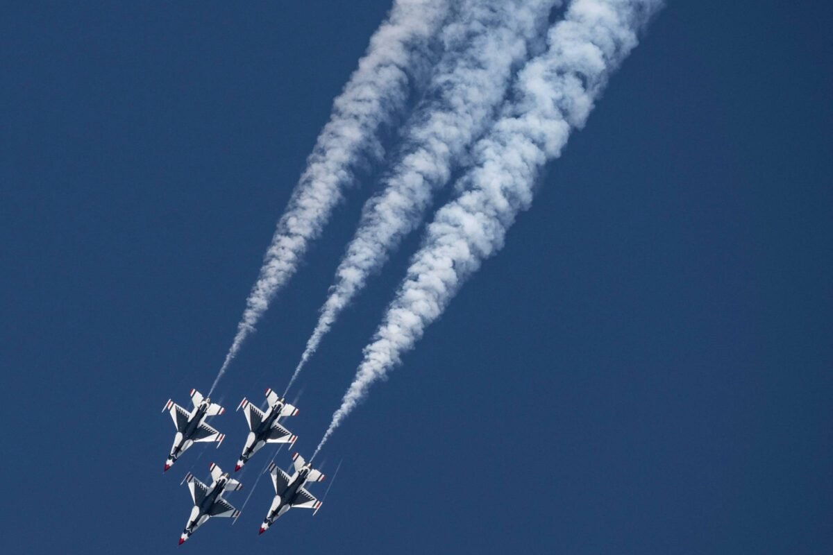 Vídeo: Caça F-16 cai durante treinamento nos EUA - 04/12/2025