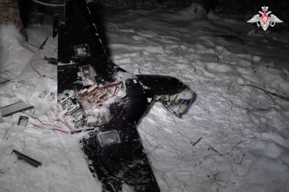 Vídeo mostra drone que teria atacado residência de Putin -