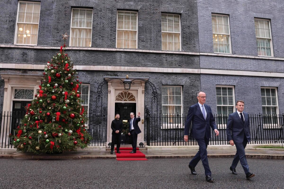 Zelenski volta a negar perda territorial em plano de Trump