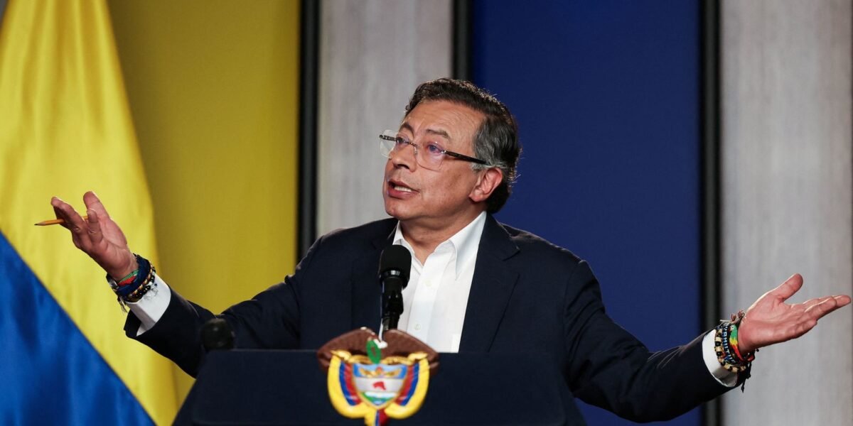 Após fala de Trump, Petro diz que pegará em armas