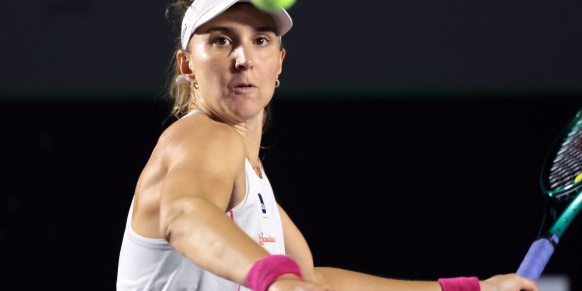 Bia Haddad cai na estreia e dupla de Stefani avança