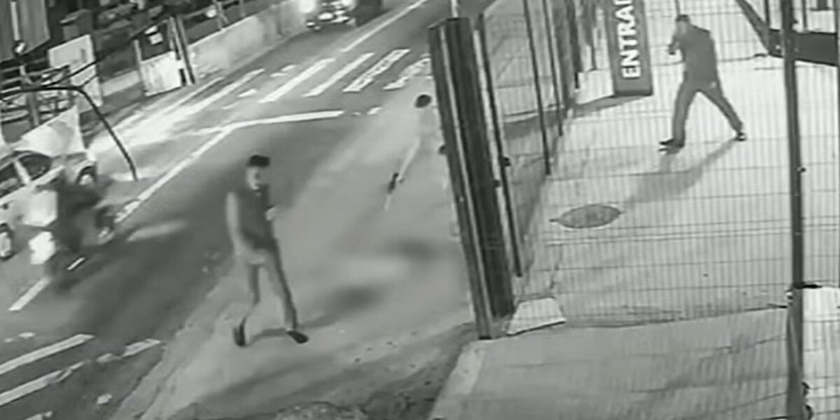 Cachorro é morto com dez tiros em frente a ponto