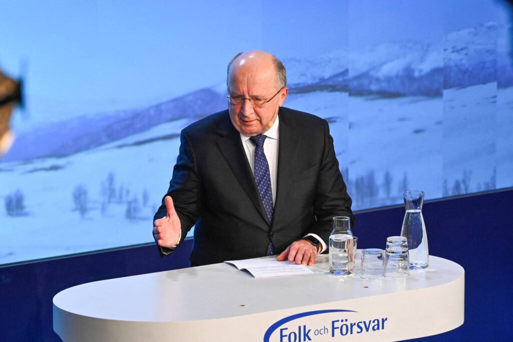 Comissário propõe força militar conjunta para Europa - 11/01/2026 -