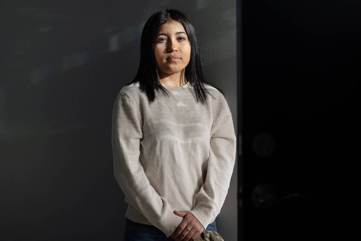 EUA: Cidadãos viram militares para proteger imigrantes - 12/01/2026 -