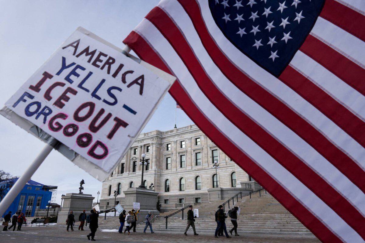 EUA: ICE acumula poder sob Trump e amplia truculência -