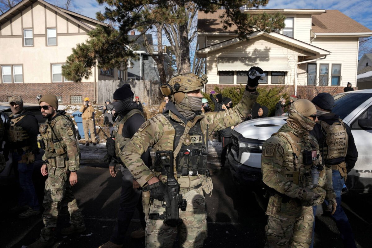 Estados processam Trump por uso de forças federais - 12/01/2026