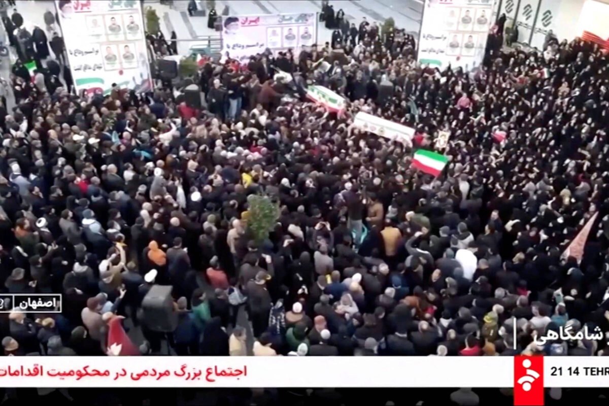 Irã: Milhares vão a marcha pró-regime em meio a protestos