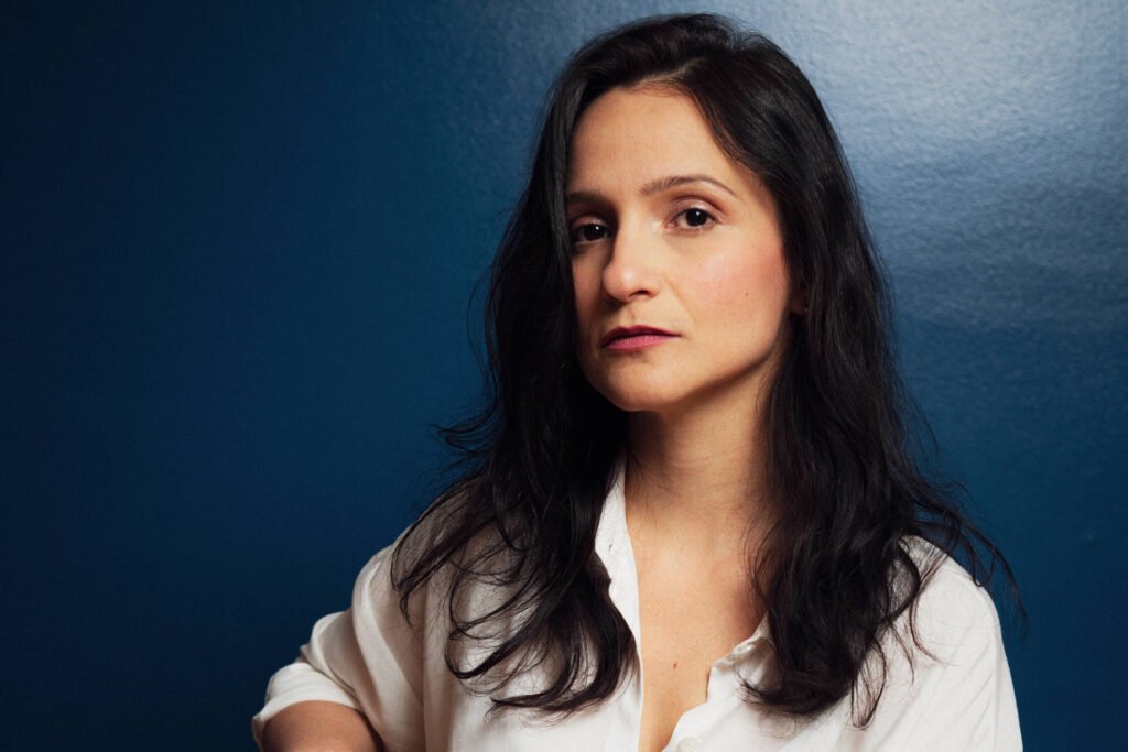 María Elena Morán narra fracasso da Venezuela em livro -