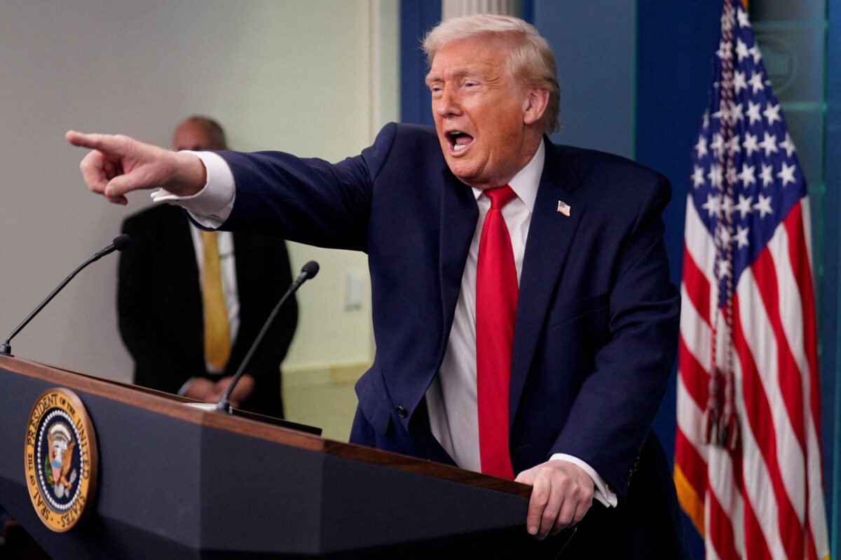 Me esperam com felicidade, ironiza Trump sobre Davos - 20/01/2026