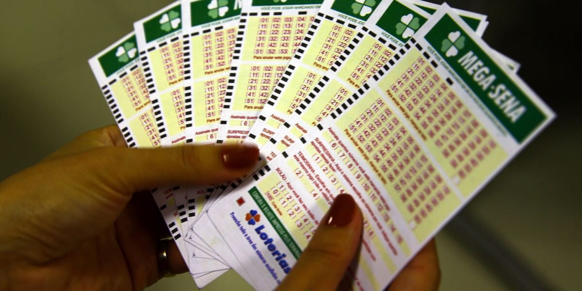 Mega-Sena acumula novamente e prêmio principal vai para R$ 63