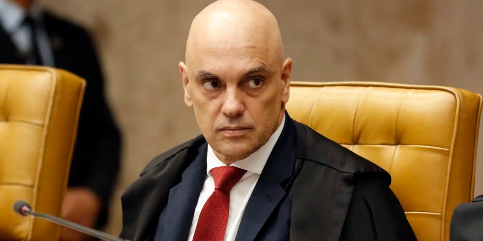 Moraes autoriza visitas de filhos e enteada a Bolsonaro