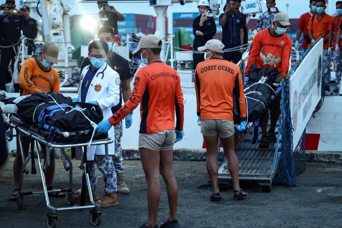 Naufrágio de balsa mata 18 e deixa 24 nas Filipinas