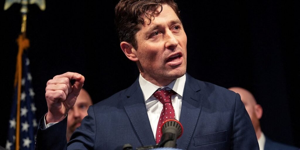 Prefeito de Minneapolis anuncia saída de agentes do ICE da