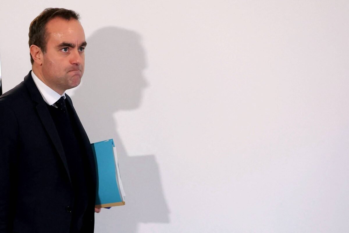 Premiê da França escapa de derrubada no Parlamento - 23/01/2026