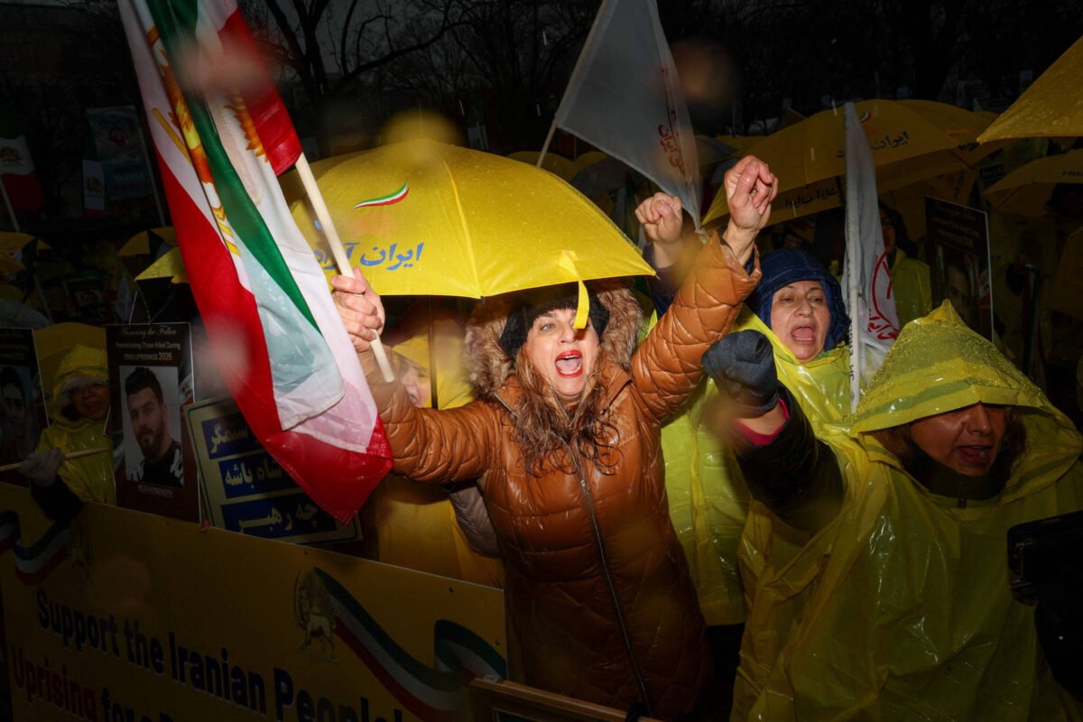 Teerã avisa que atacará Israel se EUA intervirem - 11/01/2026