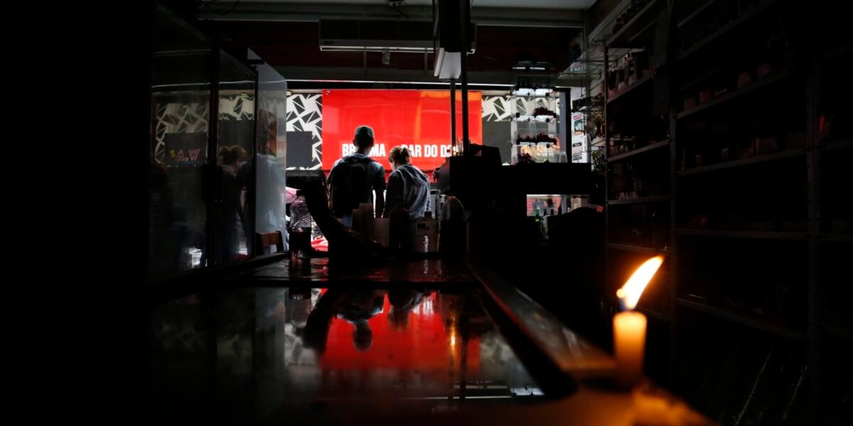 Temporais provocam alagamentos e falta de energia em São Paulo