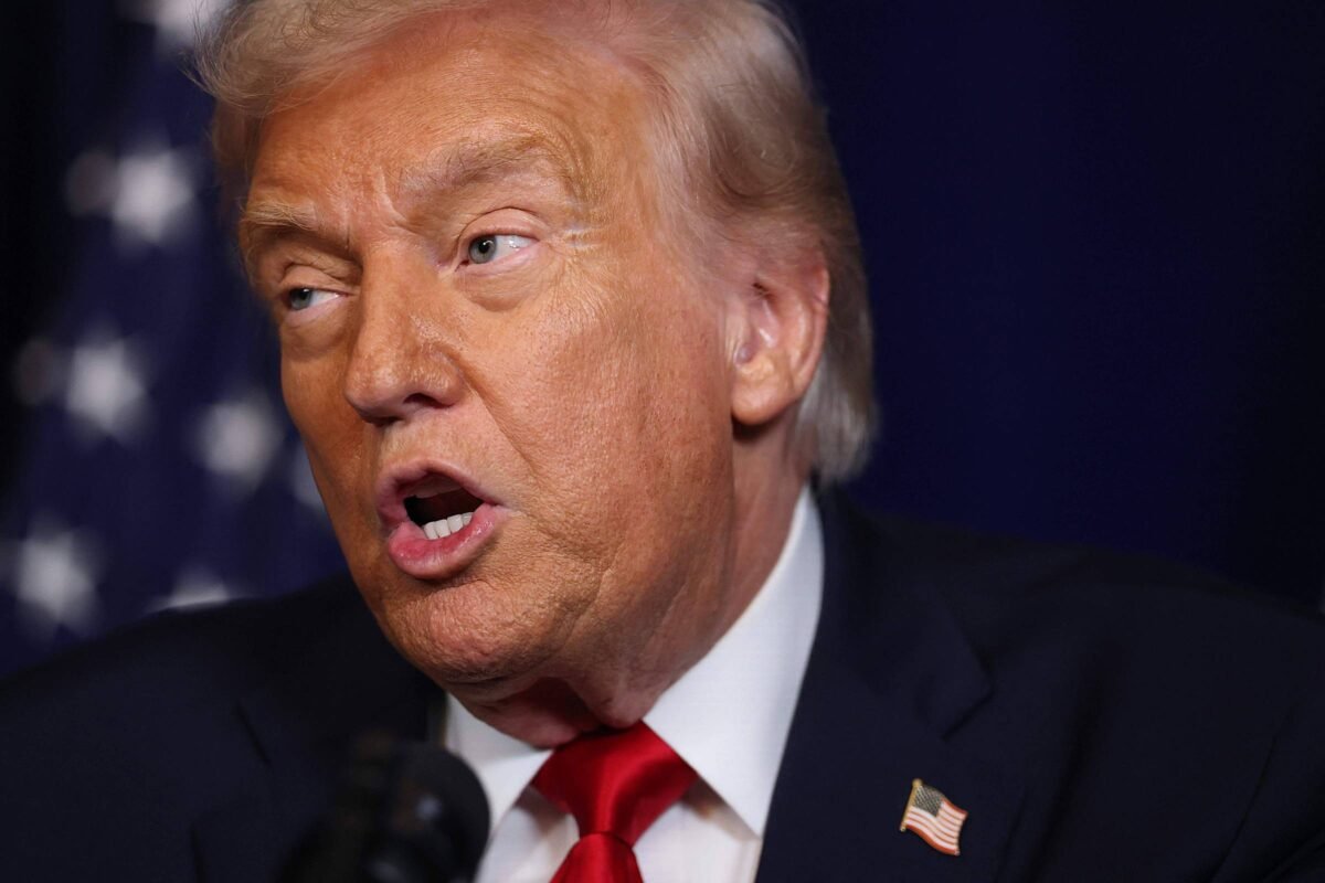 Trump ameaça intervir no Irã por repressão a protestos -