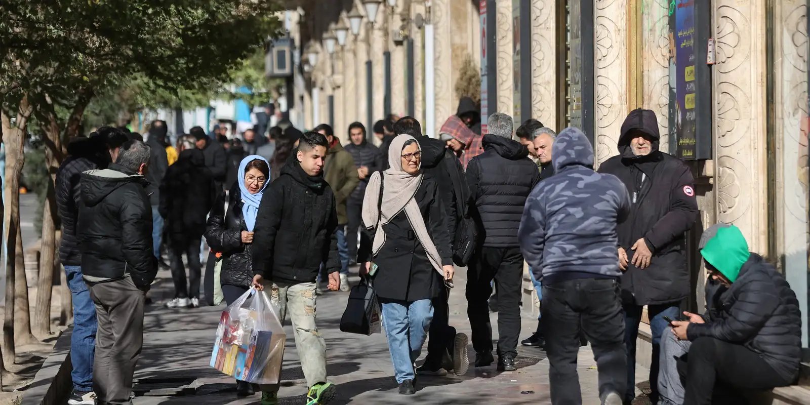Trump anuncia tarifas de 25% a países que negociarem com