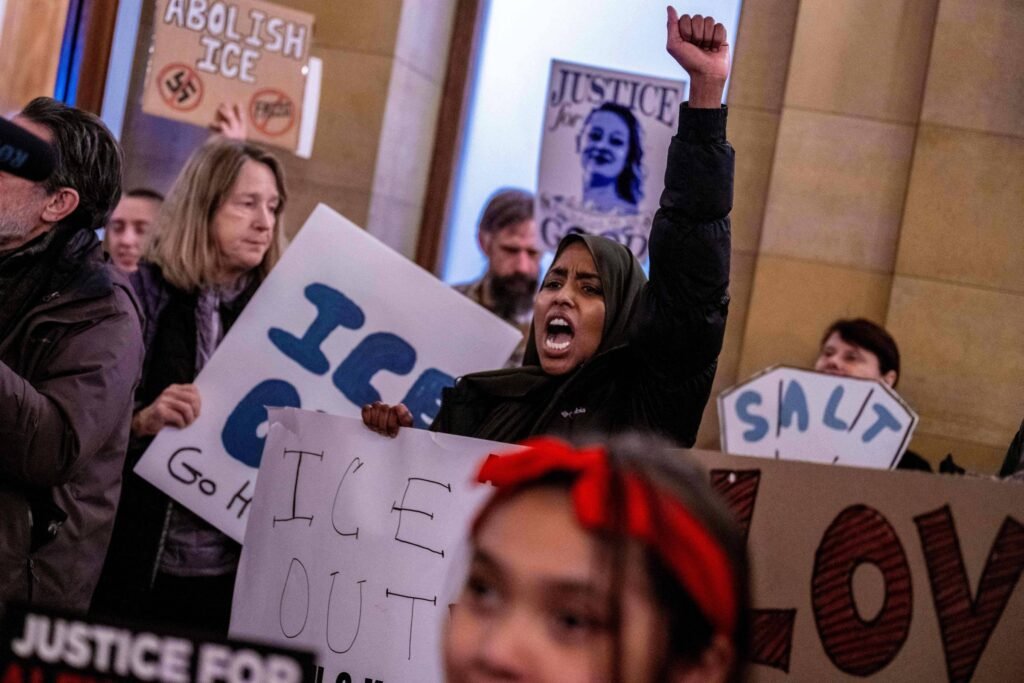 Uso ostensivo do ICE por Trump leva estados a buscar