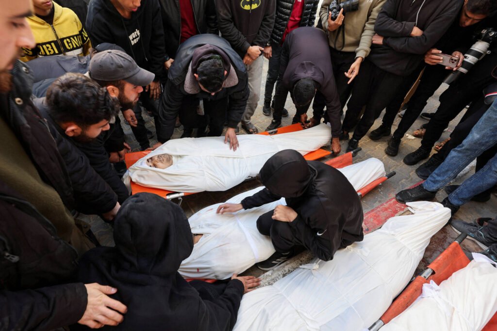 Ataques israelenses matam 18 pessoas em Gaza - 04/02/2026 -
