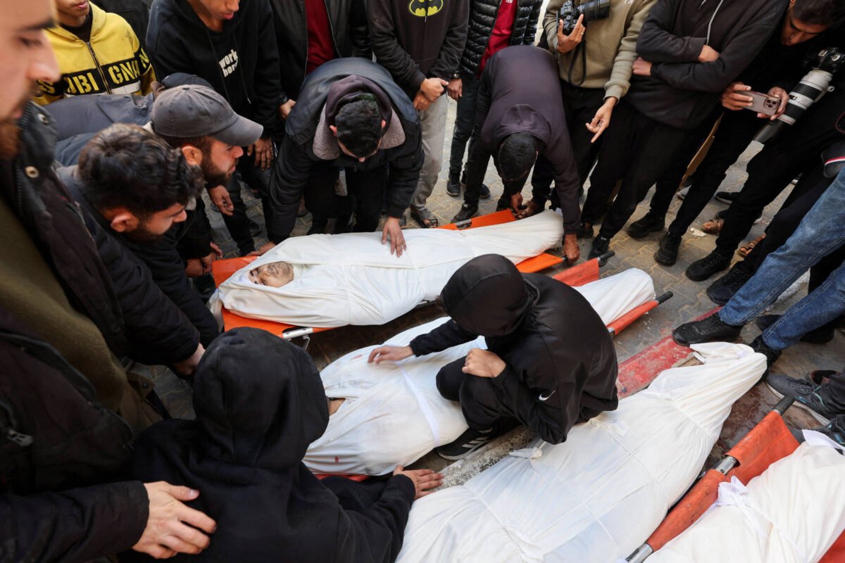 Ataques israelenses matam 18 pessoas em Gaza - 04/02/2026 -