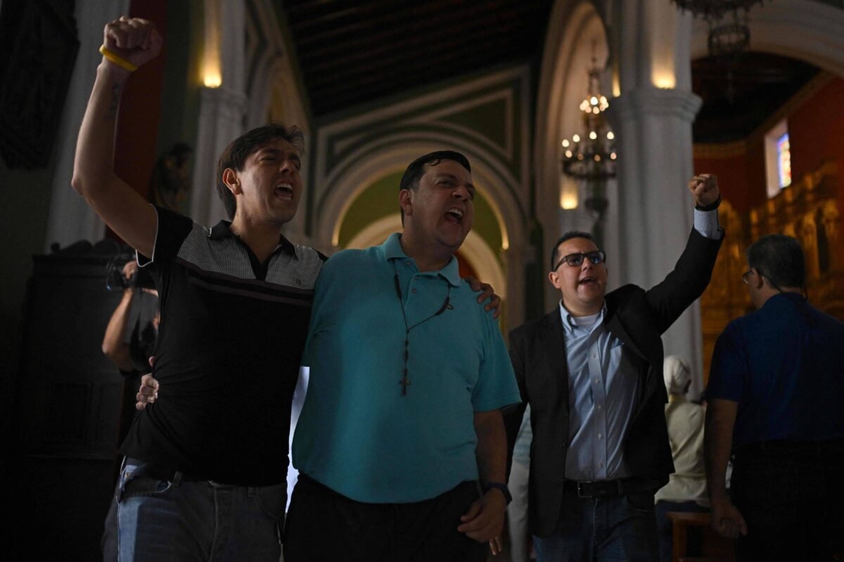 Ativista Javier Tarazona é libertado na Venezuela - 01/02/2026 -