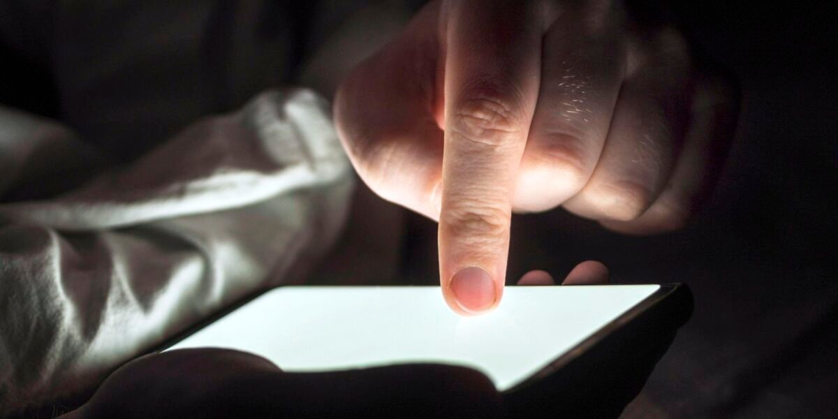 Conteúdos falsos criados com IA mais que triplicam entre 2024