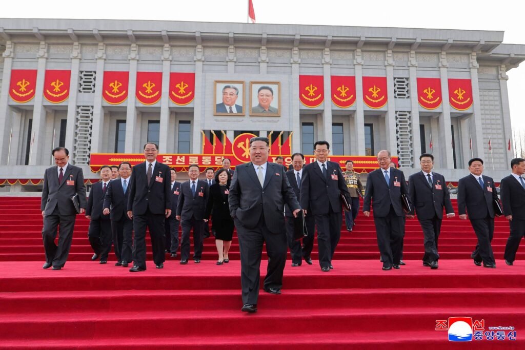 Coreia do Norte: Kim anuncia expansão de arsenal nuclear -