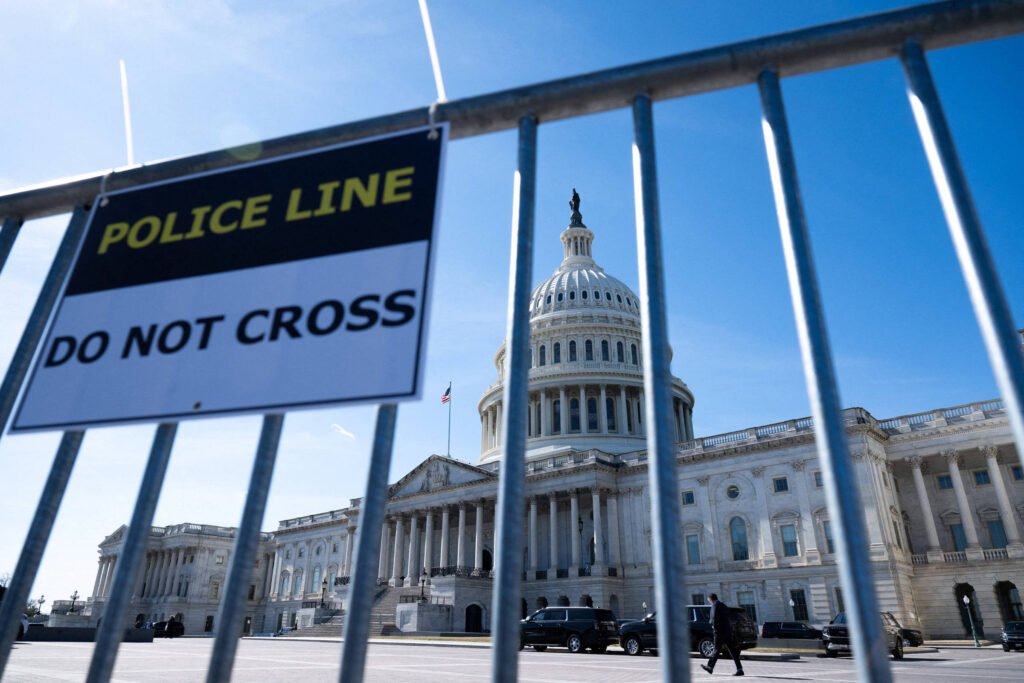 Democratas planejam protestos durante discurso de Trump - 24/02/2026 -