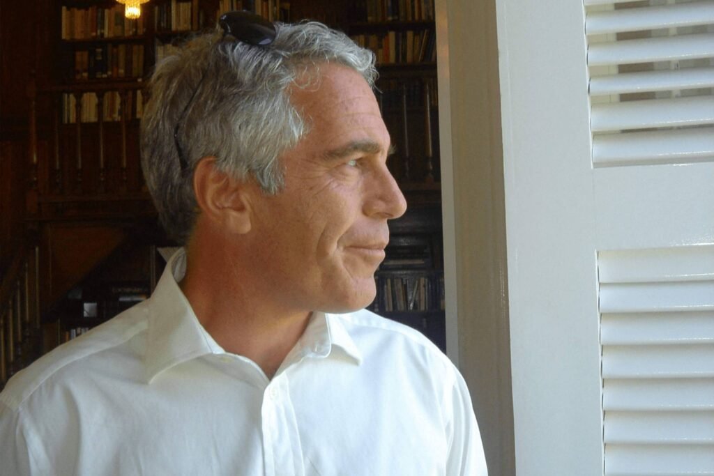 Espólio de Epstein pagará R$ 182 milhões a vítimas -