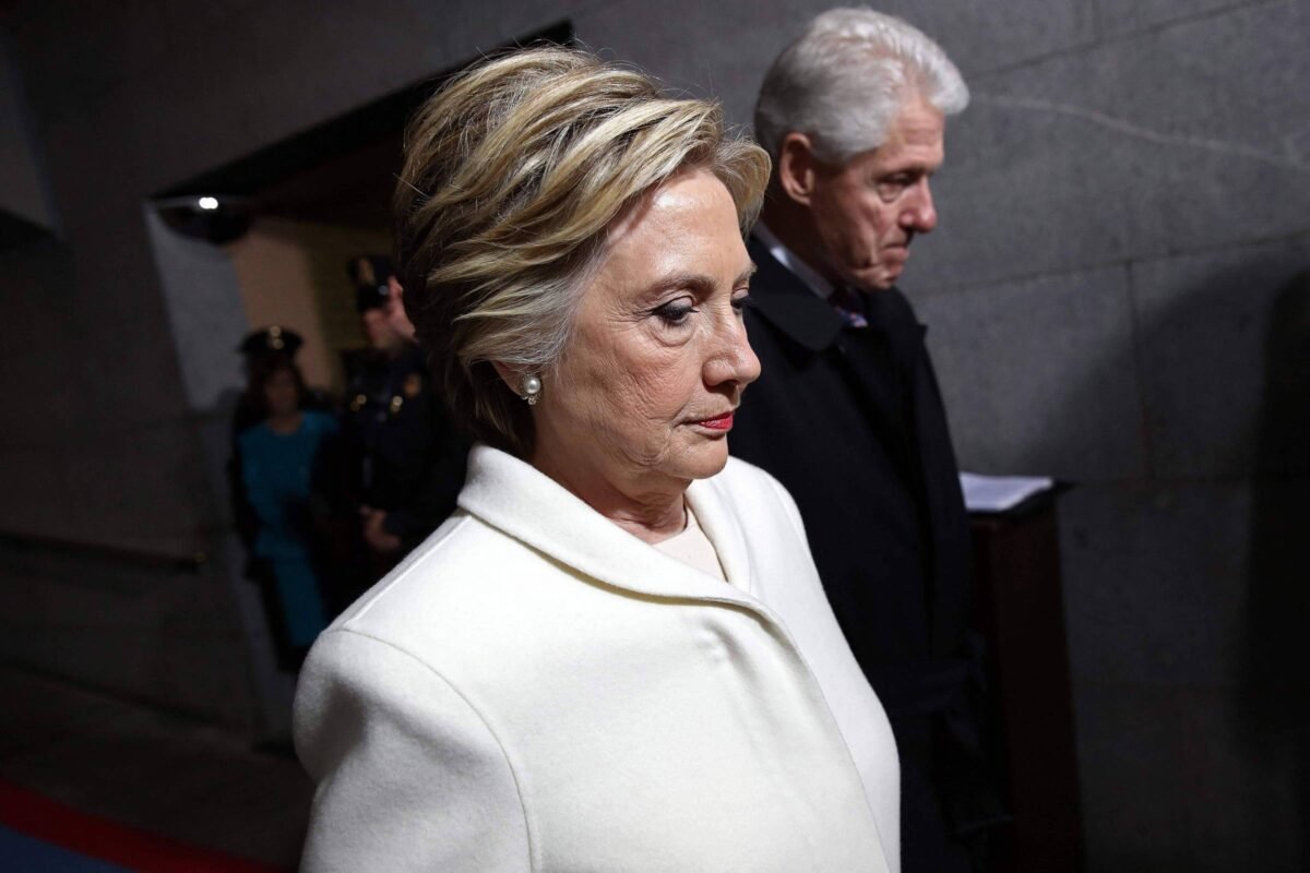 Hillary diz não ter nada a ver com Epstein e