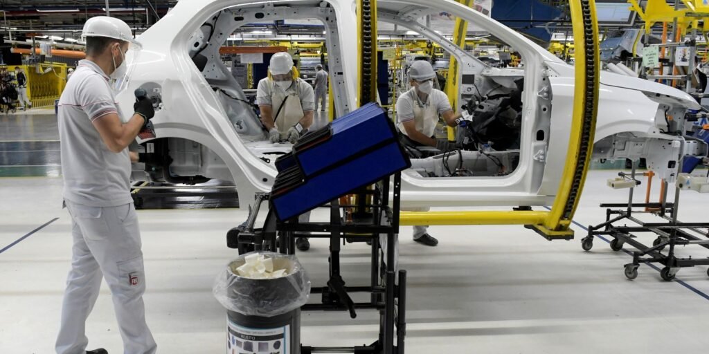 Indústria fecha 2025 com alta de 0,6%, pressionada pelos juros