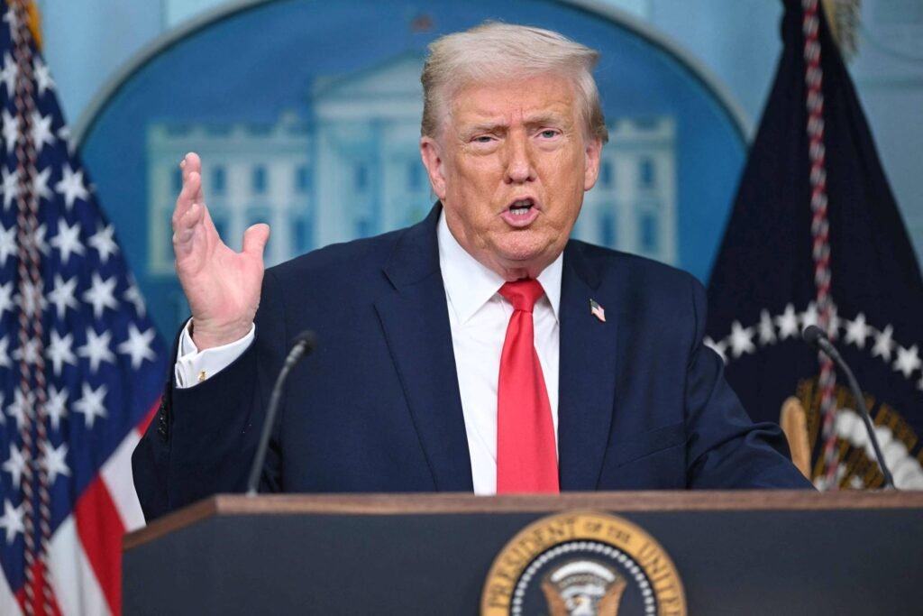 Interesse de Trump na Groenlândia contradiz negacionismo - 22/02/2026 -