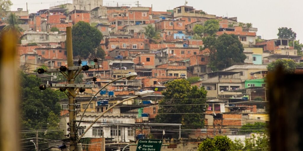 Mais da metade dos negócios em favelas foi aberta a