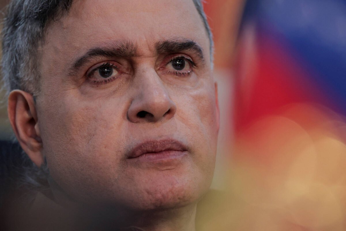 Próximo de Maduro, procurador-geral da Venezuela renuncia - 25/02/2026 -