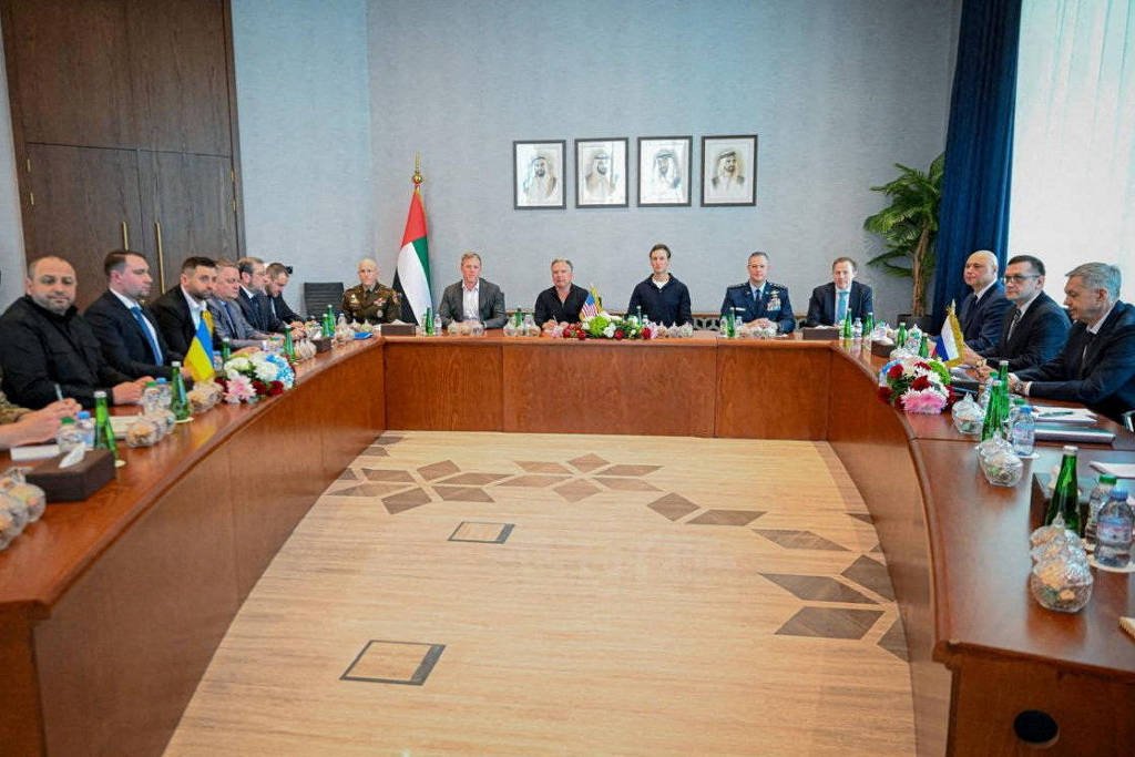 Rússia acusa Zelenski de querer guerra; conversa continua - 04/02/2026