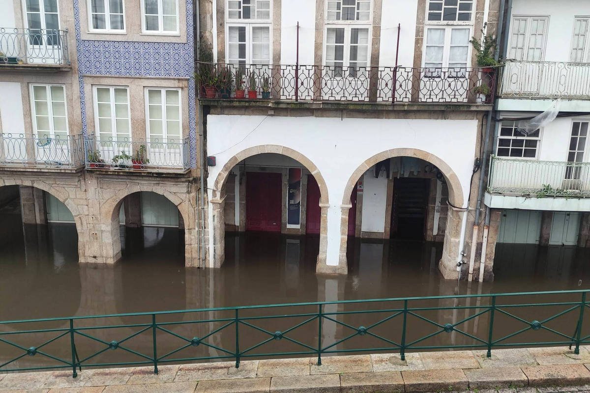 Tempestades na Península Ibérica causam inundações - 06/02/2026 - Mundo