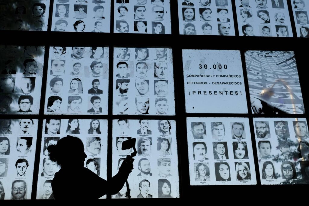 Argentina ainda luta para fechar feridas da ditadura - 23/03/2026