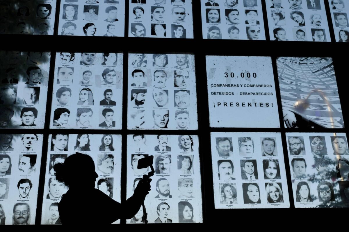 Argentina ainda luta para fechar feridas da ditadura - 23/03/2026