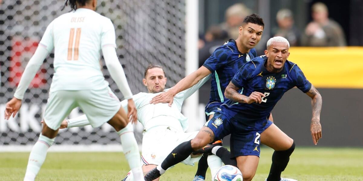 Brasil joga mal e perde de 2 a 1 para